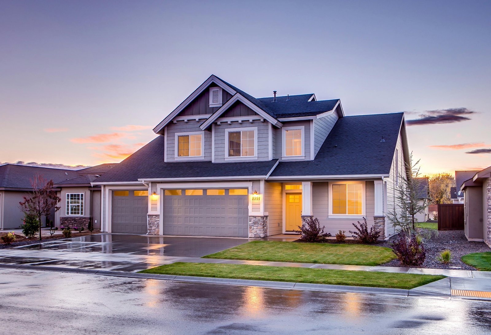 The Ultimate Guide to Garage Door Installation in Redlands, CA: Transforming Your Home’s Curb Appeal and Security